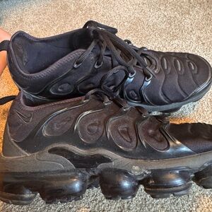 Nike Men's Black VaporMax Plus Athletic Shoes